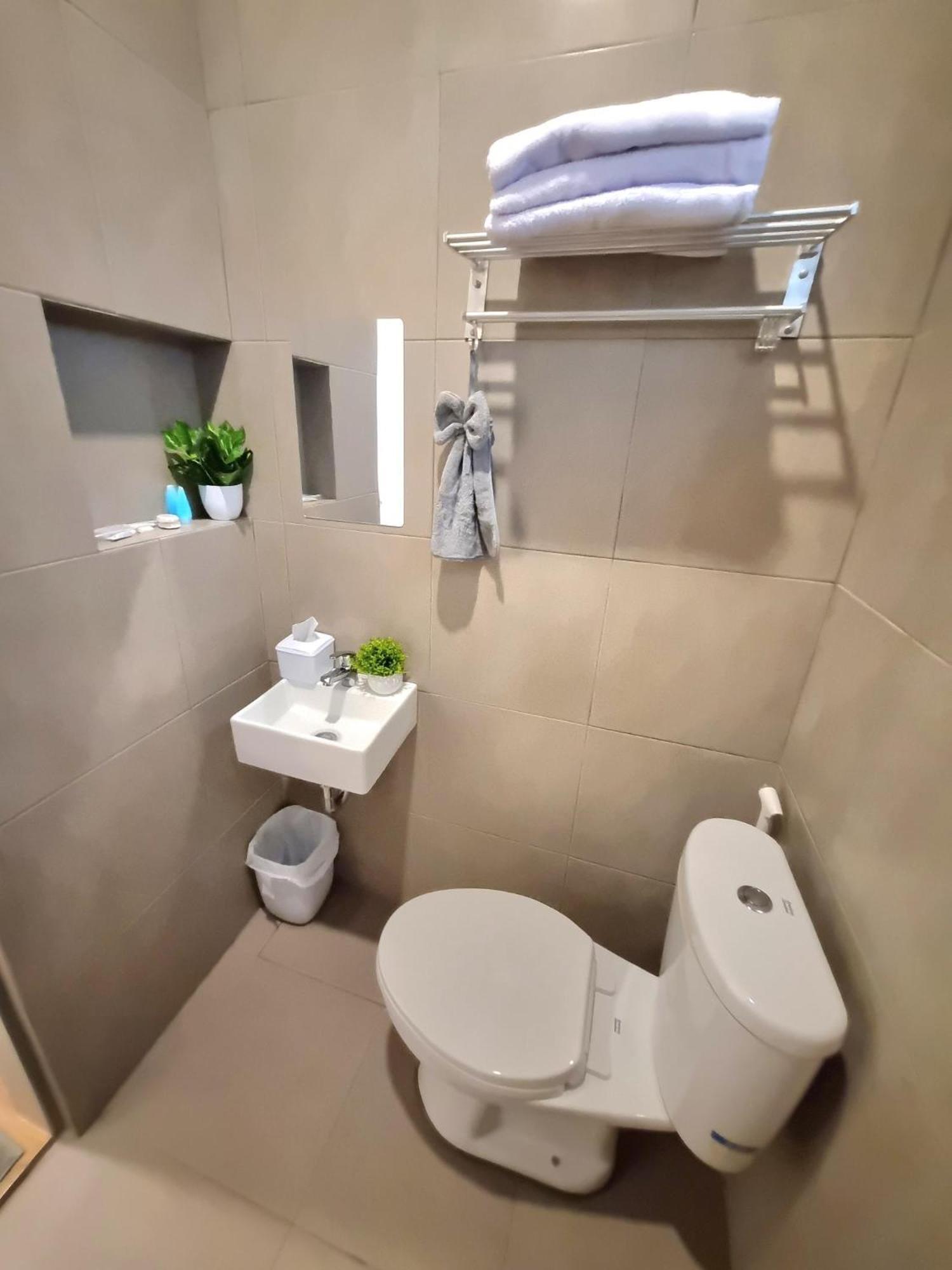 Zizi Homey 202 Cemara Asri Triple Single Medan Exterior photo